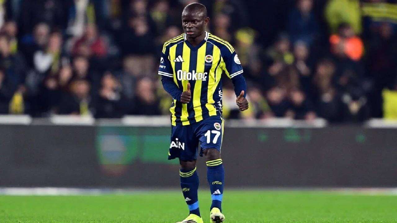 Fenerbahçe'de İsmail Kartal'a soğuk duş: Hiç beklemeden neşteri vurdu, Samandıra'da taşlar yerinden oynadı! 4